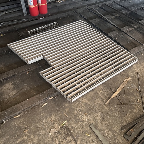 鋼格柵板怎么搭配支撐結構才穩固